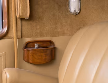 Interior 1932 Cadillac V12 370-B Town Sedan by Fisher (32-12-252)