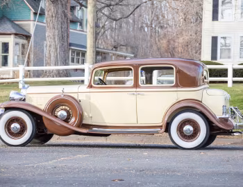 1932 Cadillac V12 370-B Town Sedan by Fisher (32-12-252)