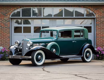 1933 Cadillac V12 370-C Town Sedan by Fisher (33-12-252)