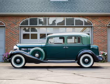 1933 Cadillac V12 370-C Town Sedan by Fisher (33-12-252)