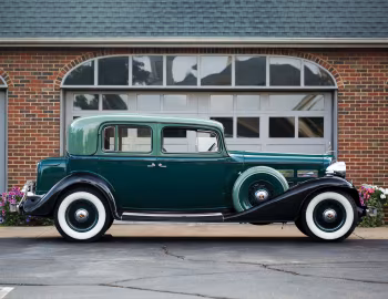 1933 Cadillac V12 370-C Town Sedan by Fisher (33-12-252)
