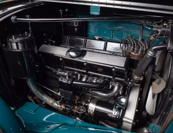 Bajo el capó 1933 Cadillac V12 370-C All Weather Phaeton by Fisher (33-12-273)