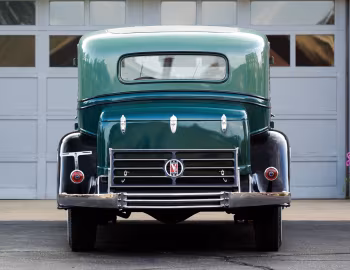 1933 Cadillac V12 370-C Town Sedan by Fisher (33-12-252)