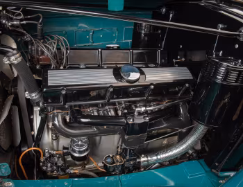 Bajo el capó 1933 Cadillac V12 370-C All Weather Phaeton by Fisher (33-12-273)