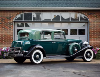 1933 Cadillac V12 370-C Town Sedan by Fisher (33-12-252)