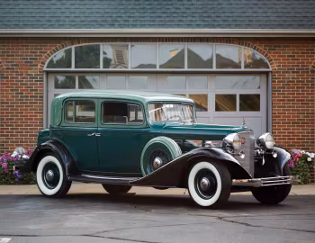 1933 Cadillac V12 370-C Town Sedan by Fisher (33-12-252)