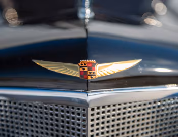 Logotipo 1933 Cadillac V12 370-C Town Sedan by Fisher (33-12-252)