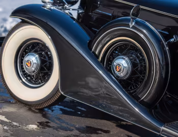 1933 Cadillac V12 370-C Town Sedan by Fisher (33-12-252)