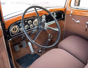 Panel frontal 1933 Cadillac V12 370-C Town Sedan by Fisher (33-12-252)
