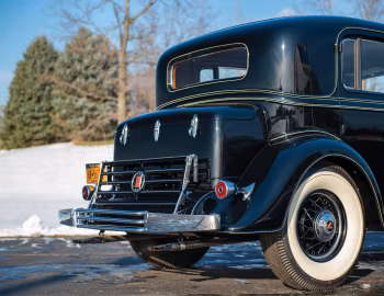 1933 Cadillac V12 370-C Town Sedan by Fisher (33-12-252)