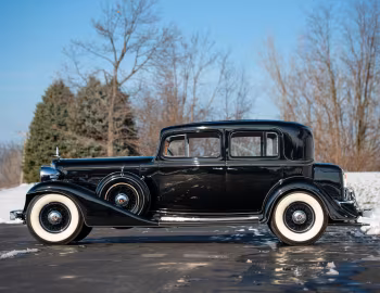 1933 Cadillac V12 370-C Town Sedan by Fisher (33-12-252)