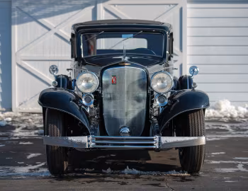 1933 Cadillac V12 370-C Town Sedan by Fisher (33-12-252)