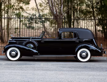 1935 Cadillac V12 370-D Town Cabriolet by Fleetwood