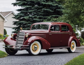 1934 Cadillac V12 370-D Town Sedan by Fleetwood (6033-S)