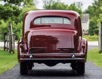 1934 Cadillac V12 370-D Town Sedan by Fleetwood (6033-S)
