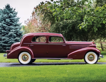 1934 Cadillac V12 370-D Town Sedan by Fleetwood (6033-S)
