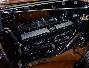 Bajo el capó 1930 Cadillac V16 452 7-passenger Imperial by Fleetwood (4375)