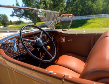 Interior 1932 Cadillac V16 452-B Sport Phaeton (32-16-279)