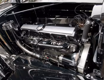 Bajo el capó 1933 Cadillac V16 452-C 7-passenger Sedan by Fleetwood (5575-S)