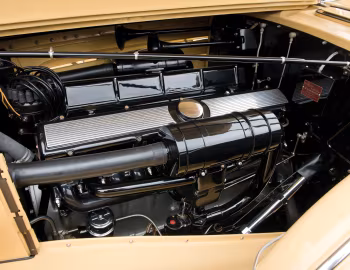 Bajo el capó 1935 Cadillac V16 452-D Imperial Convertible Sedan (5880)