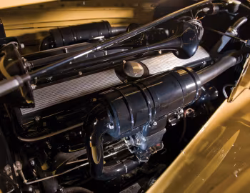 Bajo el capó 1935 Cadillac V16 452-D Imperial Convertible Sedan (5880)