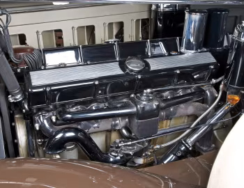 Bajo el capó 1930 Cadillac V16 452 Roadster by Fleetwood (4302)