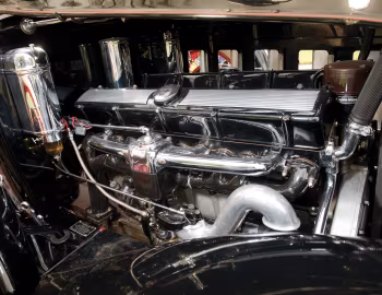 Bajo el capó 1930 Cadillac V16 452 Convertible Coupe by Fleetwood (4335)