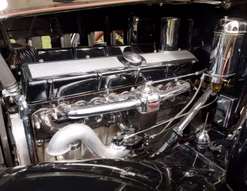 Bajo el capó 1930 Cadillac V16 452 Convertible Coupe by Fleetwood (4335)
