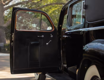 Interior 1940 Cadillac Series 90 V16 7-passenger Formal Sedan by Fleetwood (40-9033F)