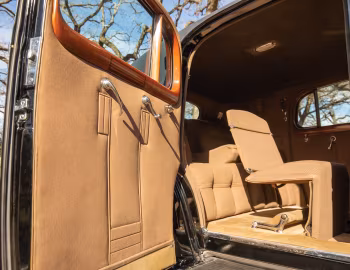 Interior 1940 Cadillac Series 90 V16 7-passenger Formal Sedan by Fleetwood (40-9033F)