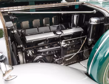 Bajo el capó 1931 Cadillac V16 Series 452 Special Dual Cowl Phaeton by Fleetwood [RHD] (4260)