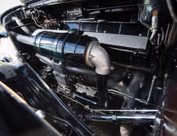 Bajo el capó 1937 Cadillac V16 Series 90 7-passenger Imperial Sedan by Fleetwood (37-5775)