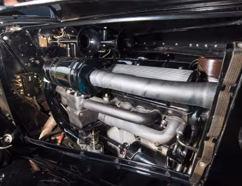 Bajo el capó 1937 Cadillac V16 Series 90 7-passenger Imperial Sedan by Fleetwood (37-5775)