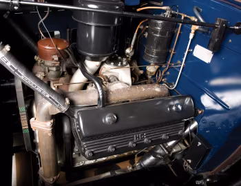 Bajo el capó 1931 Cadillac V8 355-A 7-passenger Sedan by Fisher (31262)