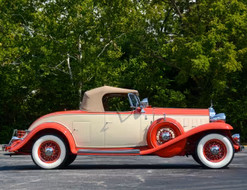 1932 Cadillac V8 355-B 2/4-passenger Roadster by Fisher (32-8-155)