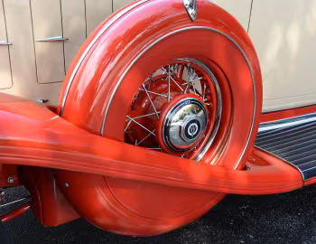 1932 Cadillac V8 355-B 2/4-passenger Roadster by Fisher (32-8-155)