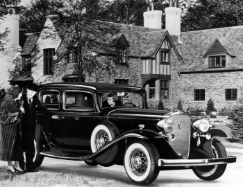 1932 Cadillac V8 355-B Town Sedan by Fisher (32-8-252)