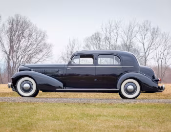1935 Cadillac V8 Series 30 355-D Town Sedan by Fleetwood (6033-S)