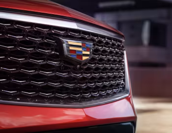 Logotipo 2024–pr. Cadillac XT4 Premium Luxury [North America] '2023–pr.