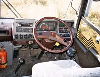 Panel frontal Toyota Coaster HB31R Caetano Optimo [UK-spec] (C16F) '10.1988