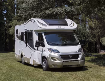 2016 CI Riviera 98 XT '2015–16