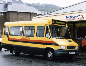 Iveco TurboDaily 49-10 Carlyle C29 [UK-spec] (B23F) '10–11.1991