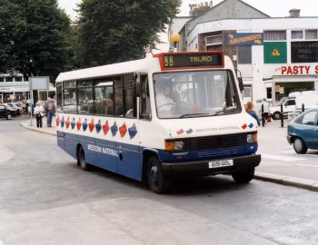 Mercedes-Benz 811 D Carlyle C16 [UK-spec] (DP31F) '04.1990
