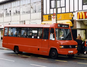 Mercedes-Benz 811 D Carlyle C17 [UK-spec] (B28F) '08.1990