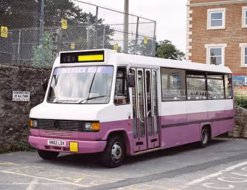 Mercedes-Benz 811 D Carlyle C17 [UK-spec] (B28F) '08.1990