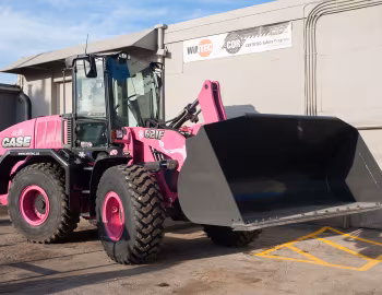 Case 621F "Pink Edition" [Canada] '10.2014