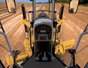 Interior Caterpillar 16M '2006–????