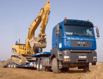 Cat 325D LN, MAN TGA 26.480 6×6 BLS