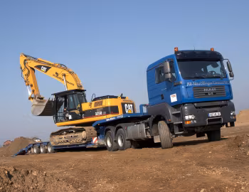 Cat 325D LN, MAN TGA 26.480 6×6 BLS