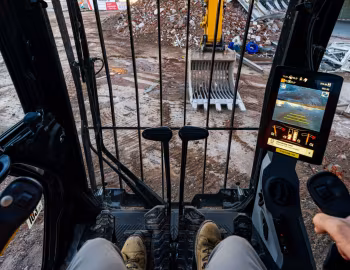 Interni Cat 330 UHD '2025–pr.